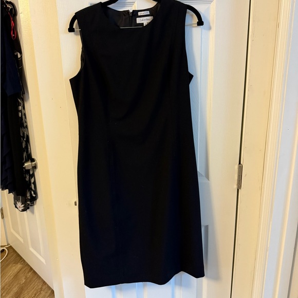 Classic Black Sleeveless Dress - Picture 1 of 2